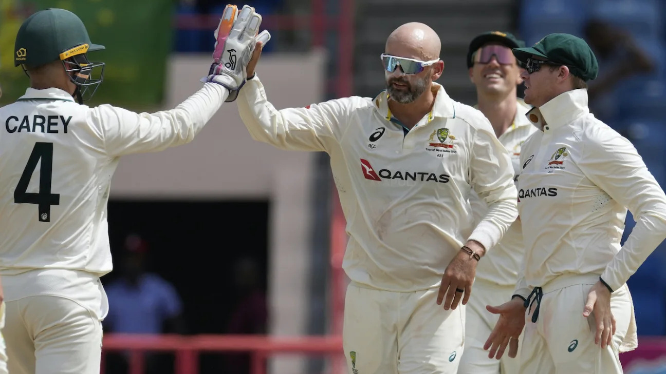 कमिंस पिंक-बॉल टेस्ट के लिए नाथन लियोन को बाहर कर सकते हैं - 'सब कुछ विकल्प है'