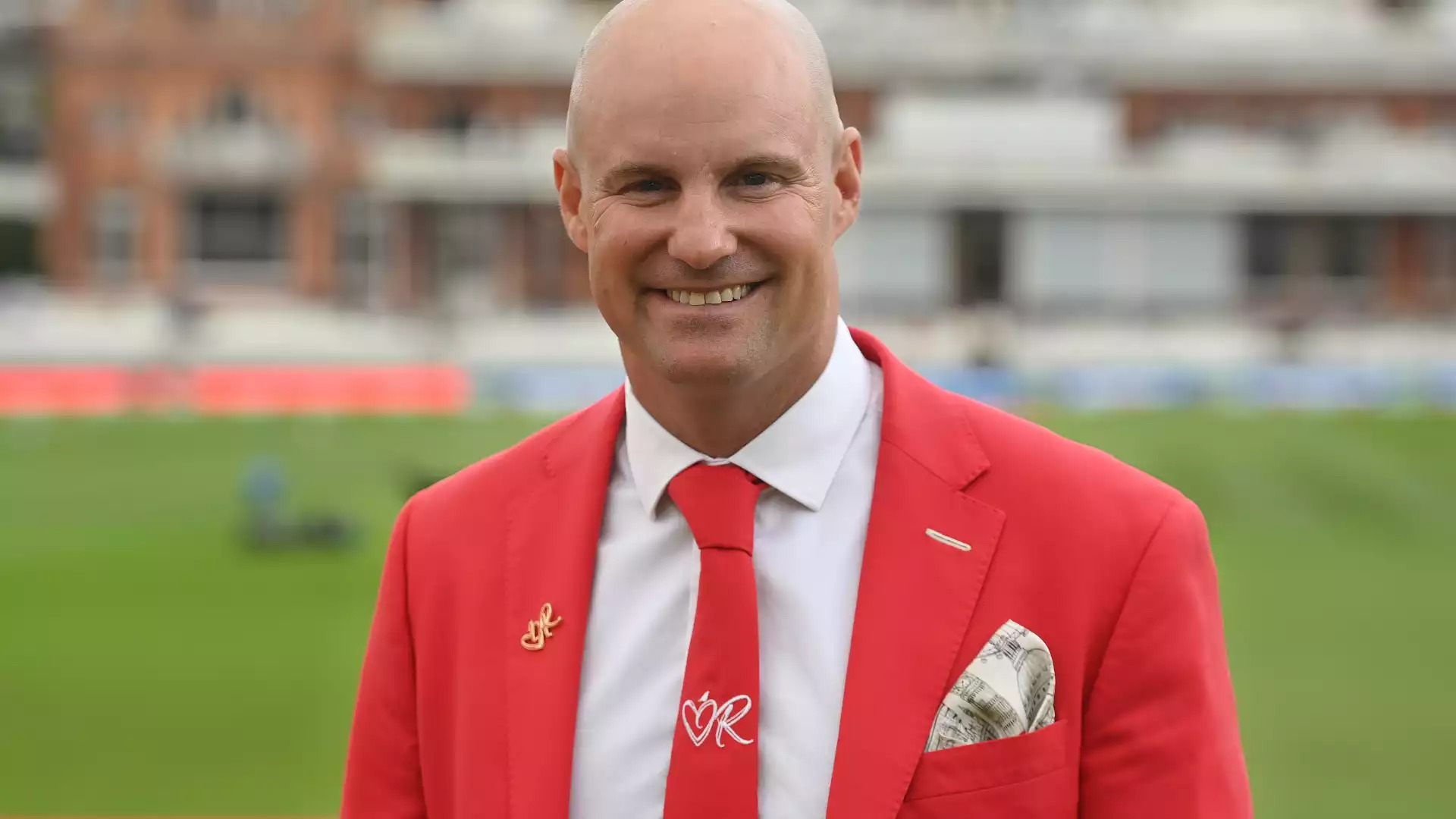 एंड्रयू स्ट्रॉस ने इंग्लैंड की एशेज तैयारी पर कहा - 'बल्लेबाजी खतरनाक है, लेकिन गेंदबाजी बेनकाब हो गई है'