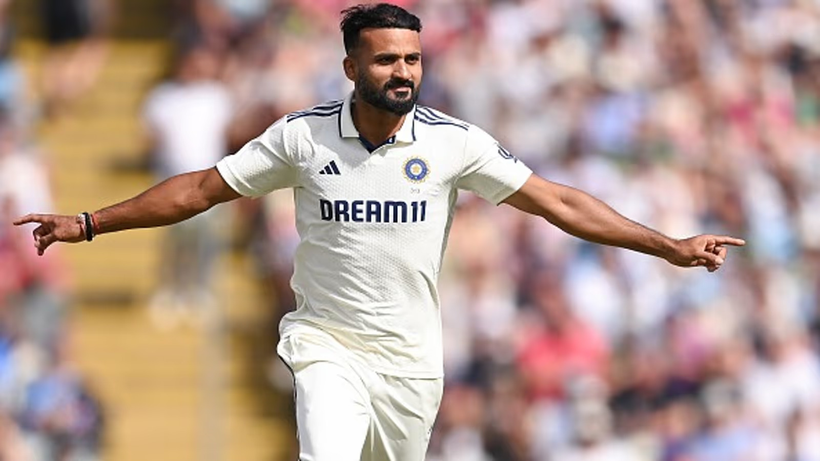 ENG vs IND 2025: इंग्लैंड के प्रशंसक ने एजबेस्टन में शानदार प्रदर्शन के बाद आकाश दीप को गाना समर्पित किया