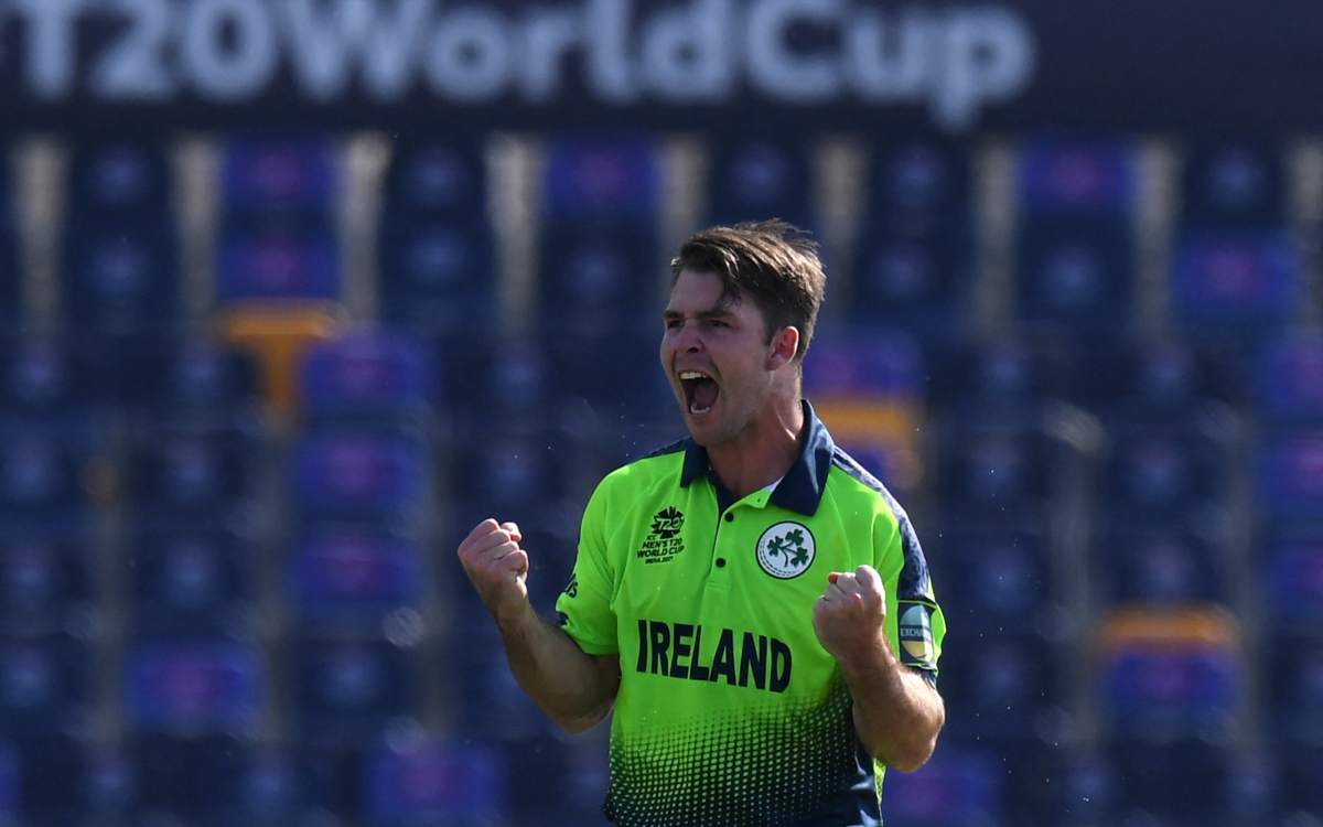 पांच गेंदों में पांच विकेट: कर्टिस कैम्फर यह खास उपलब्धि हासिल करने वाले पहले पुरुष खिलाड़ी बने