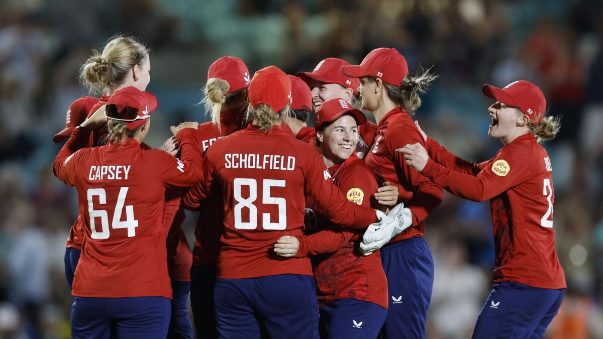 भारतीय गेंदबाजों ने इंग्लैंड के खिलाफ तीसरे टी-20 में शानदार प्रदर्शन किया, लेकिन टीम इंडिया को हार मिली 