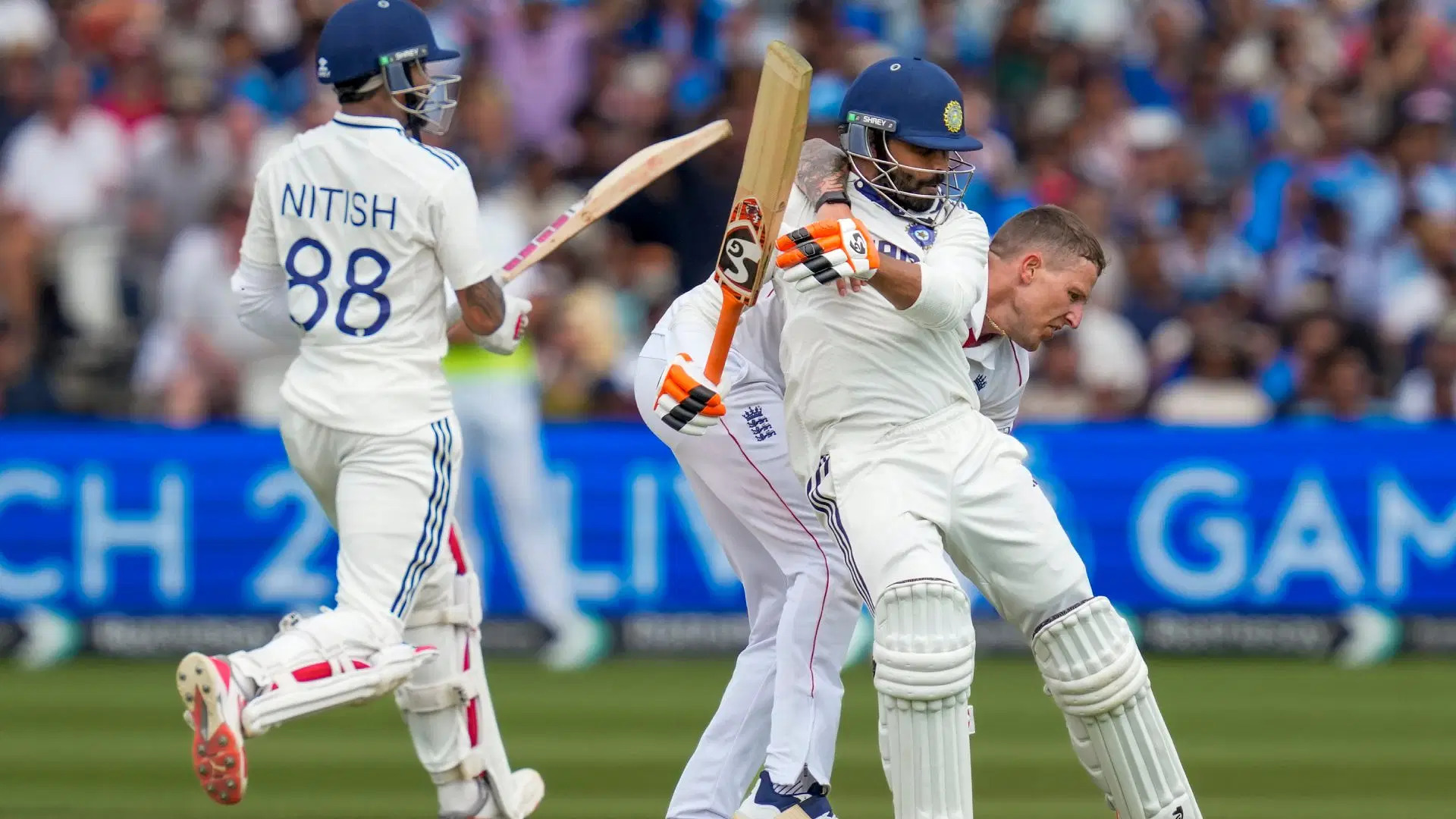 ENG vs IND 2025: रवींद्र जडेजा दौड़ते समय ब्रायडन कार्से से टकराए, लॉर्ड्स में पांचवें दिन तीखी बहस हुई 
