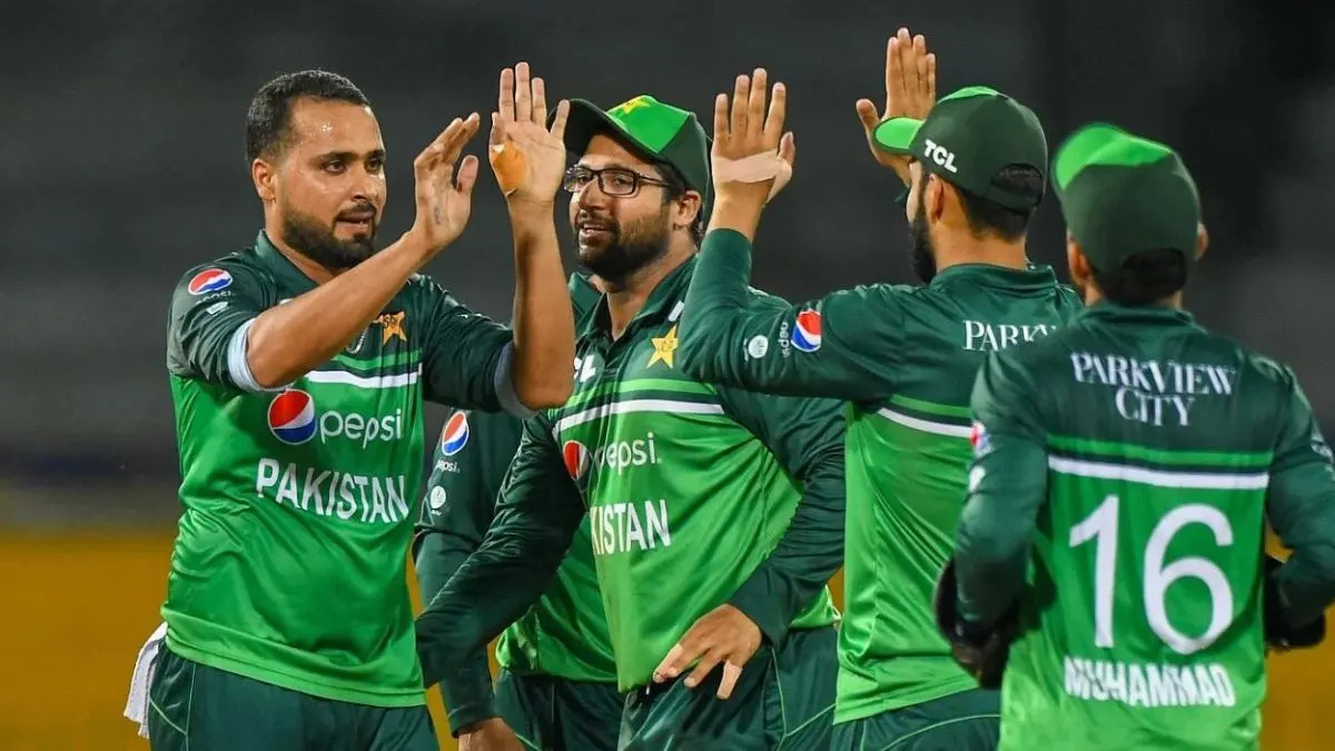 WI vs PAK 2025: पीसीबी ने कप्तान सलमान अली आगा और कोच माइक हेसन के साथ शाहीन अफरीदी के मतभेद की अफवाहों को खारिज किया