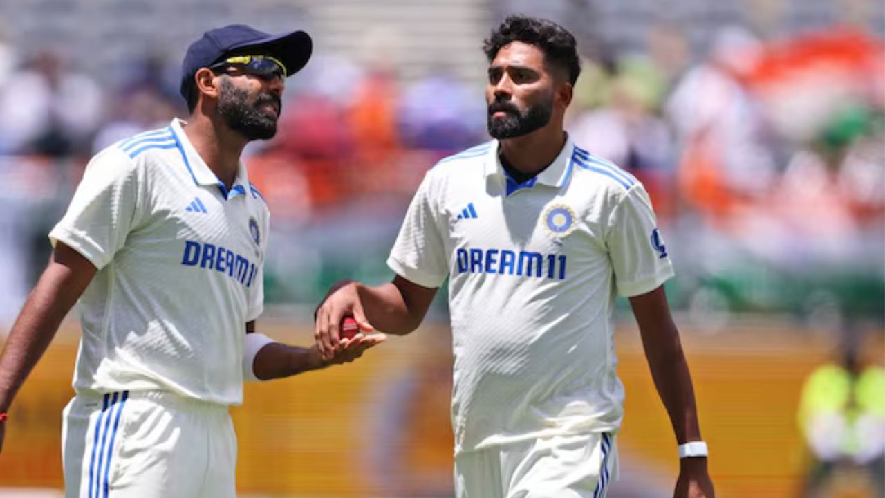 ENG vs IND 2025: मोहम्मद सिराज ने जसप्रीत बुमराह के साथ दिल को छू लेने वाली बातचीत का खुलासा किया - 'अगर मैं पांच विकेट लेता हूं, तो मैं किसे गले लगाऊंगा?'