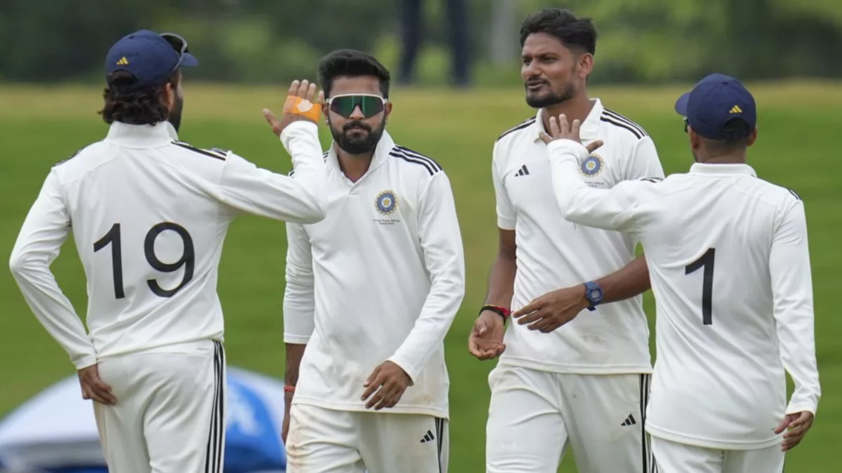 Duleep Trophy 2025 Final: साउथ जोन तीसरे दिन की समाप्ति के बाद सेंट्रल जोन से 233 रनों से पीछे है