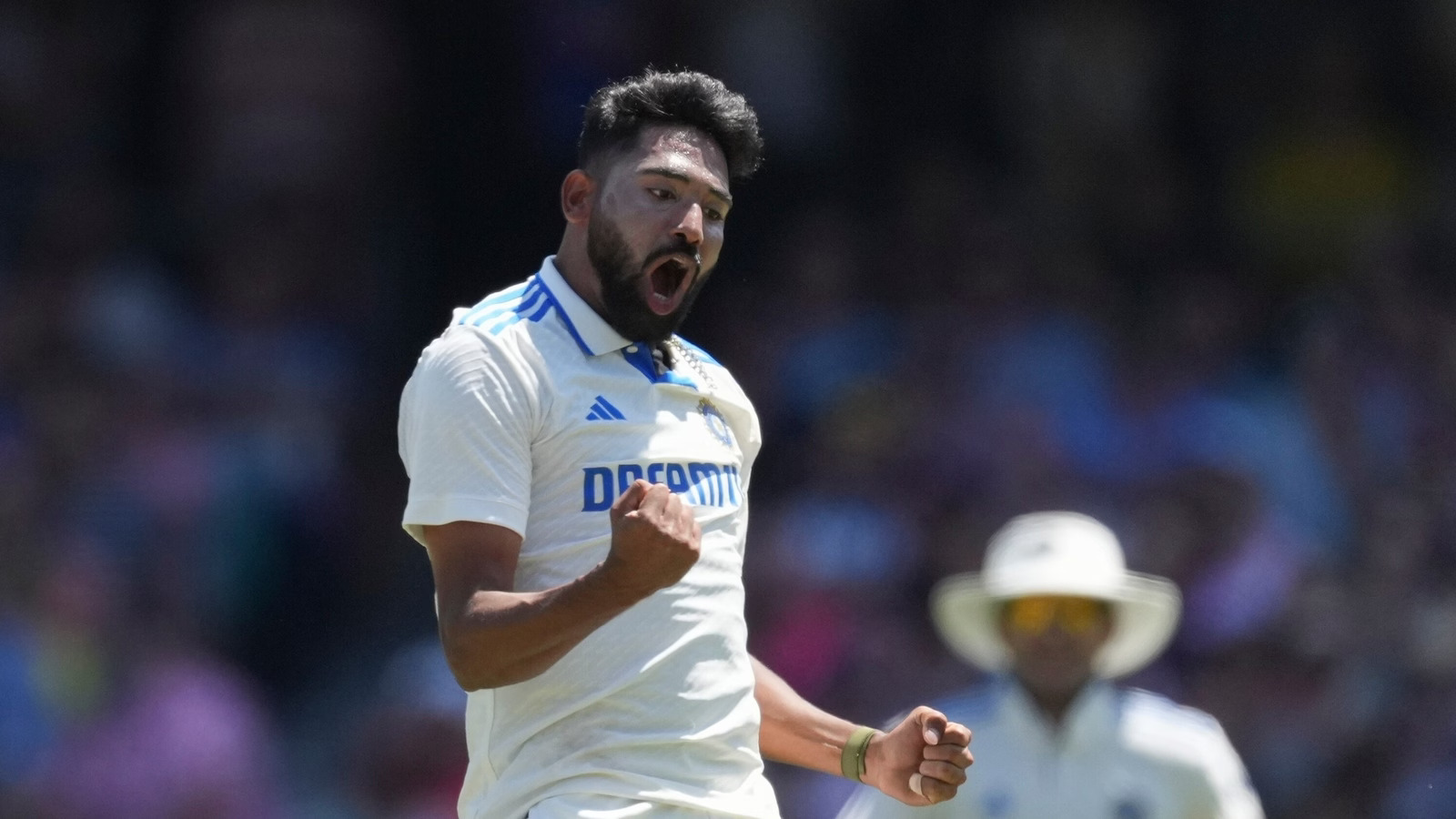 IND A vs AUS A 2025: मोहम्मद सिराज ने लखनऊ में लाल गेंद से वापसी करते हुए कोंस्टास को आउट किया