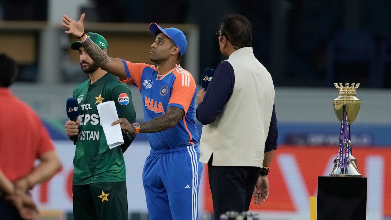 Asia Cup 2025, Super 4: भारत ने टॉस जीतकर गेंदबाजी का फैसला किया, टीम में 2 बदलाव हुए