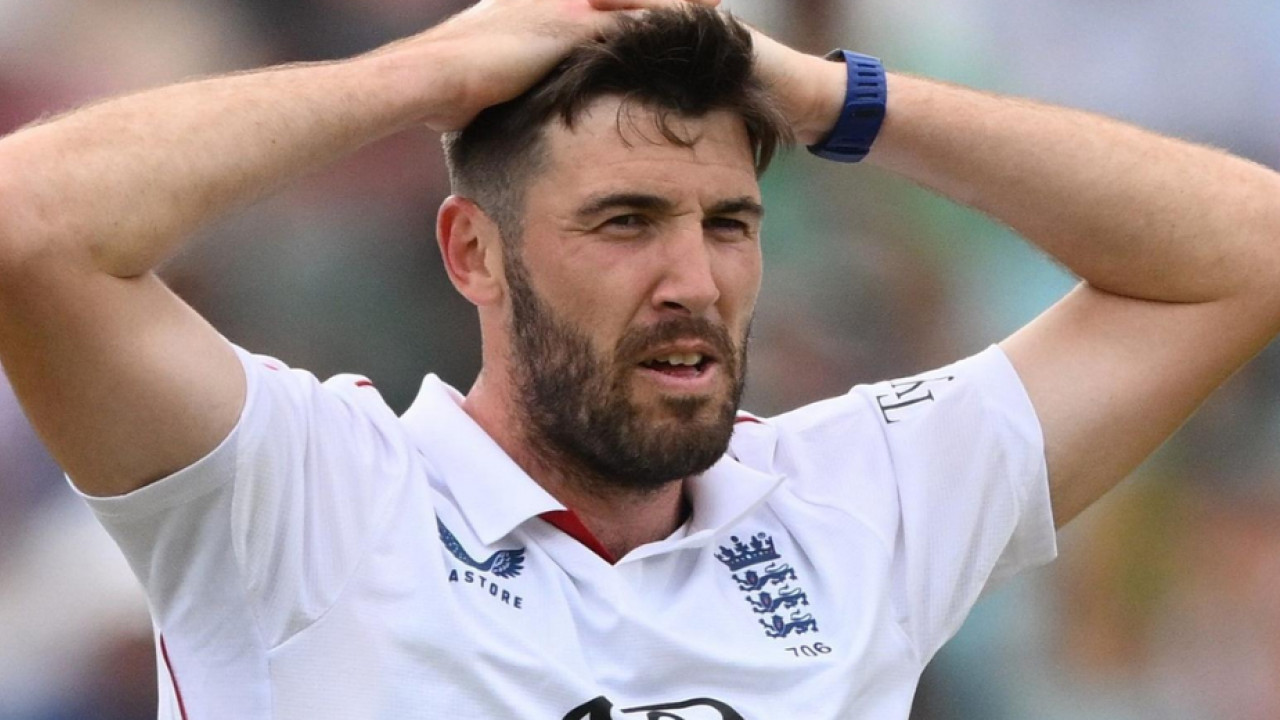 जेमी ओवरटन ने लाल गेंद वाले क्रिकेट से अनिश्चितकालीन ब्रेक लिया