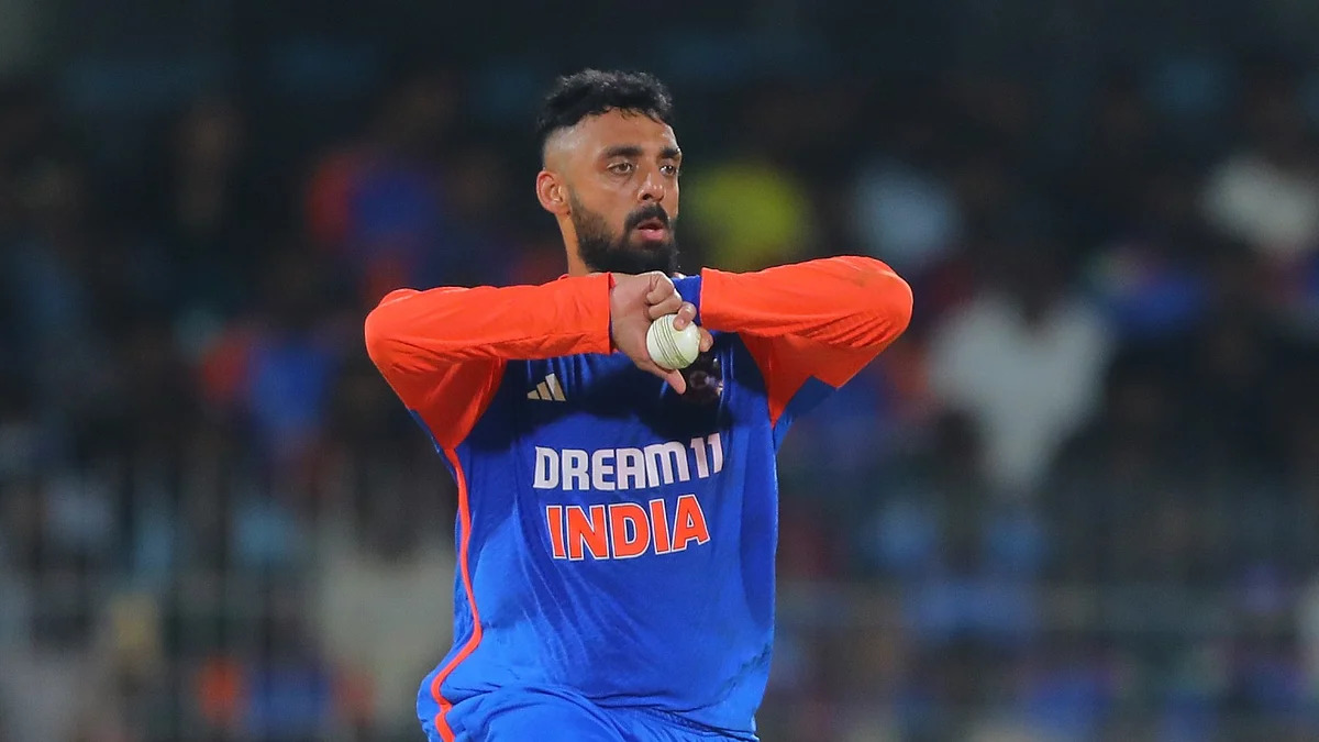 Asia Cup 2025 Final: वरुण चक्रवर्ती ने दिलाई पहली सफलता, फरहान अर्धशतक जड़कर आउट हुए 