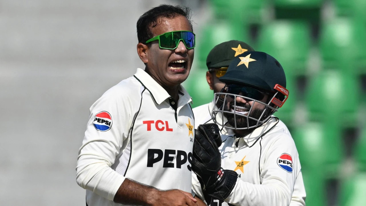 नोमान चमके 10 विकेट से, ब्रेविस तेज़ पचास के बाद आउट