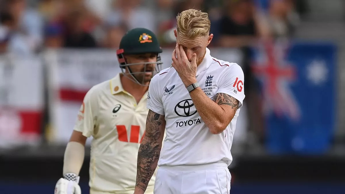 एशेज 2025-26: पर्थ में हार के बाद इयान बॉथम ने बेन स्टोक्स एंड कंपनी को लताड़ा -  'अगर आप इसी तरह खेलते हैं, तो घर लौटना ही बेहतर होगा'