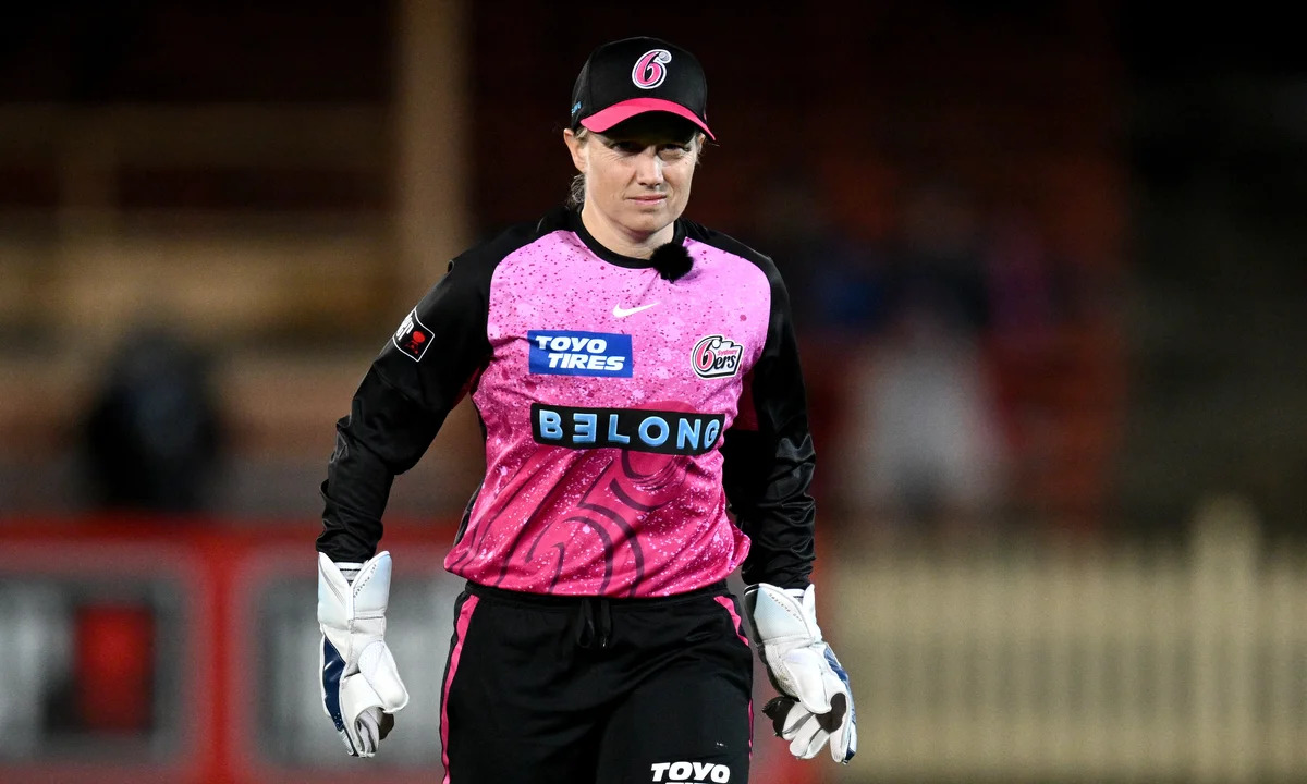 WBBL 2025: एलिसा हीली अंगूठे की चोट के कारण सिडनी सिक्सर्स की ओर से पहले मैच से बाहर हुई