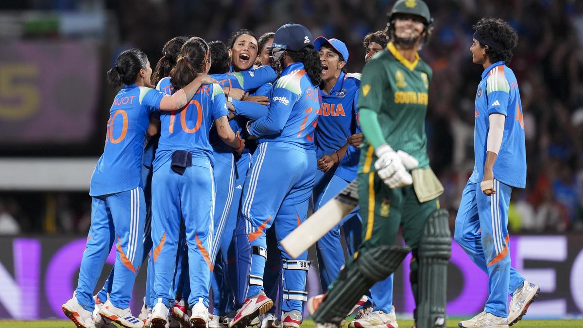 महिला विश्व कप 2025 फाइनल: भारत ने दक्षिण अफ्रीका को 52 रनों से हराया, 25 साल बाद नया वर्ल्ड चैंपियन मिला