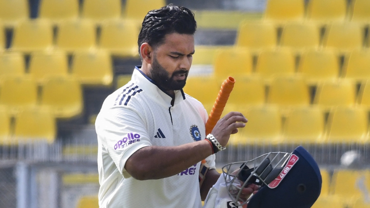 IND vs SA 2025: दक्षिण अफ्रीका के खिलाफ भारत की हार के बाद ऋषभ पंत ने प्रशंसकों से मांगी माफी - 'माफ कीजिए, इस बार हम उम्मीदों पर खरे नहीं उतर सके'