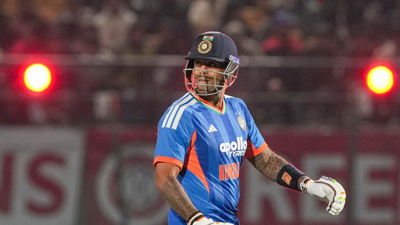 IND vs SA 2025: पूर्व भारतीय कप्तान ने धर्मशाला में फ्लॉप शो के बाद सूर्यकुमार को चेतावनी दी - 'पिक-अप शॉट को ठंडे बस्ते में डाल दो'