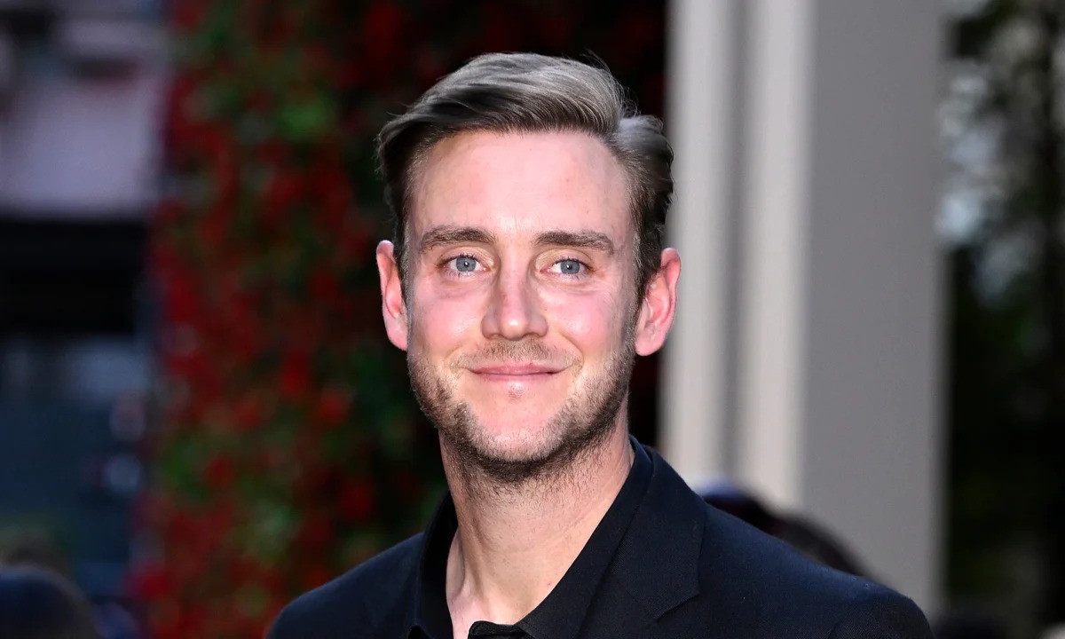 एशेज में मिली हार के बाद स्टुअर्ट ब्रॉड ने इंग्लैंड के तेज गेंदबाज की आलोचना की - 'उसकी बॉडी लैंग्वेज किसी टेस्ट मैच के गेंदबाज की तरह नहीं है'