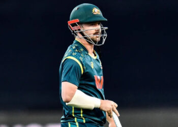 T20 वर्ल्ड कप 2026 ट्रैविस हेड को आउट करने के बाद ब्रैड इवांस ने ‘सियू’ सेलिब्रेशन किया।