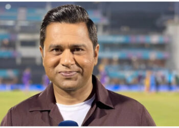 T20 World Cup 2026: टीम इंडिया के स्टार खिलाड़ी को पूरे ओवर नहीं मिलने पर आकाश चोपड़ा ने जताई हैरानी - 'वह कम से कम एक बार 5 विकेट जरूर लेते'